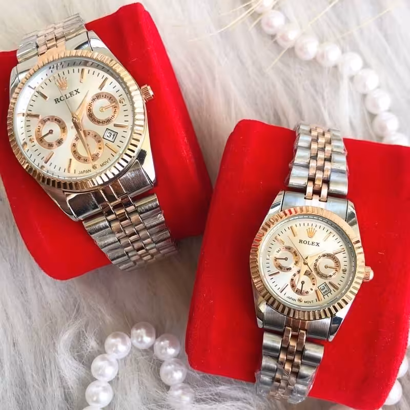 ست ساعت رولکس بنداستیل دورنگ نقره ای رزگلد صفحه سفید طرح سه موتوره 
کیفیت عالی تقویم دار