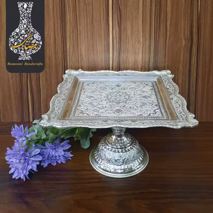 شیرینی خوری چهارگوش کعب دار  متوسط قلمزنی گل و طاووس  اعلاء سفید طرح نقره