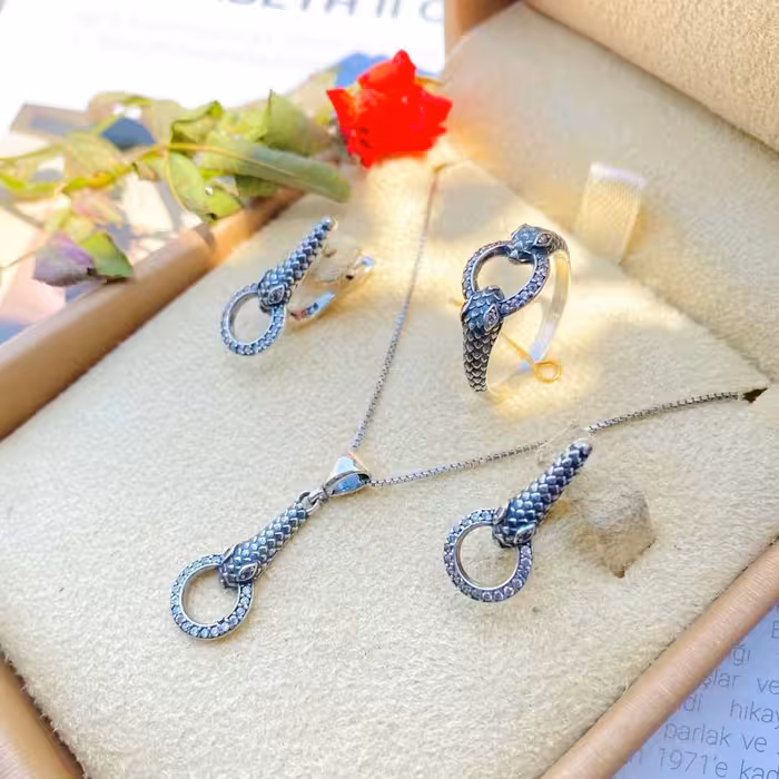 نیمست نقره زنانه با روکش طلا سفید مدل مار  کد 41