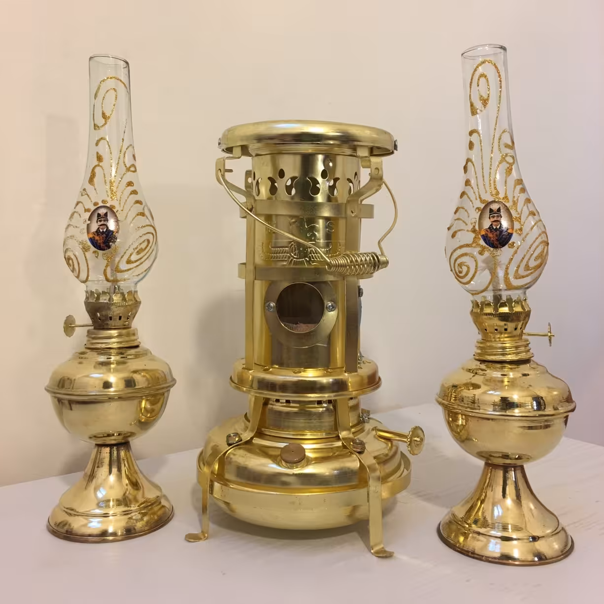 ست سه تیکه چراغ نفتی و چراغ والور (مسی وبرنز)(پسکرایه)