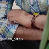 دستبند چرم طبیعی گاوی با نگین عقیق خراسانی و حک شرف الشمس 