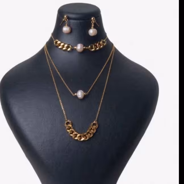 نیم ست مرواریدی  لاکچری  و خاص. رنگ ثابت. کیفیت عالی