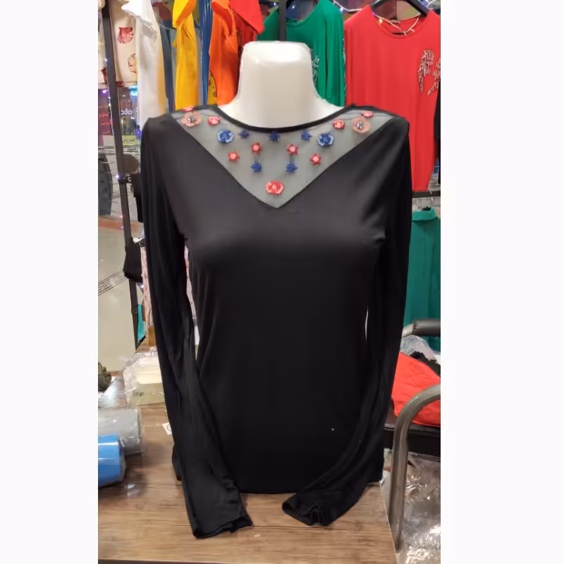 بلوز  نخ پنبه وارداتی یقه گلدوزی توری آستین بلند فری سایز (تک مانده فروشگاه حراجی)