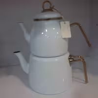 کتری قوری لعابی سفید ساده با دسته طلایی برند پاچی 