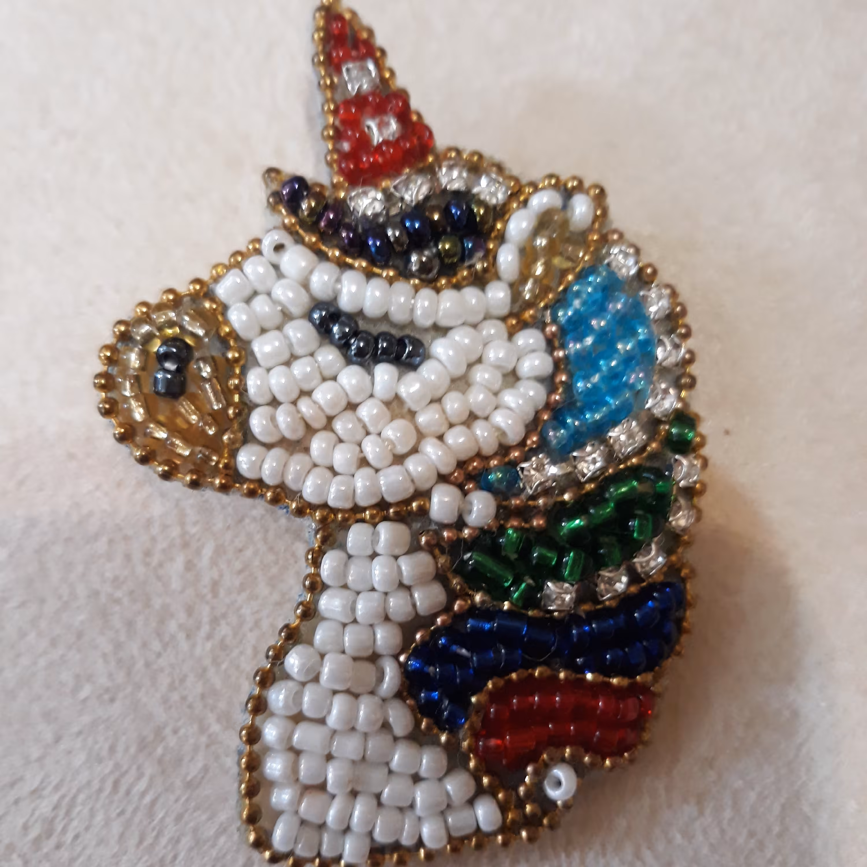 سنجاق سینه جواهردوزی شده طرح تک شاخ