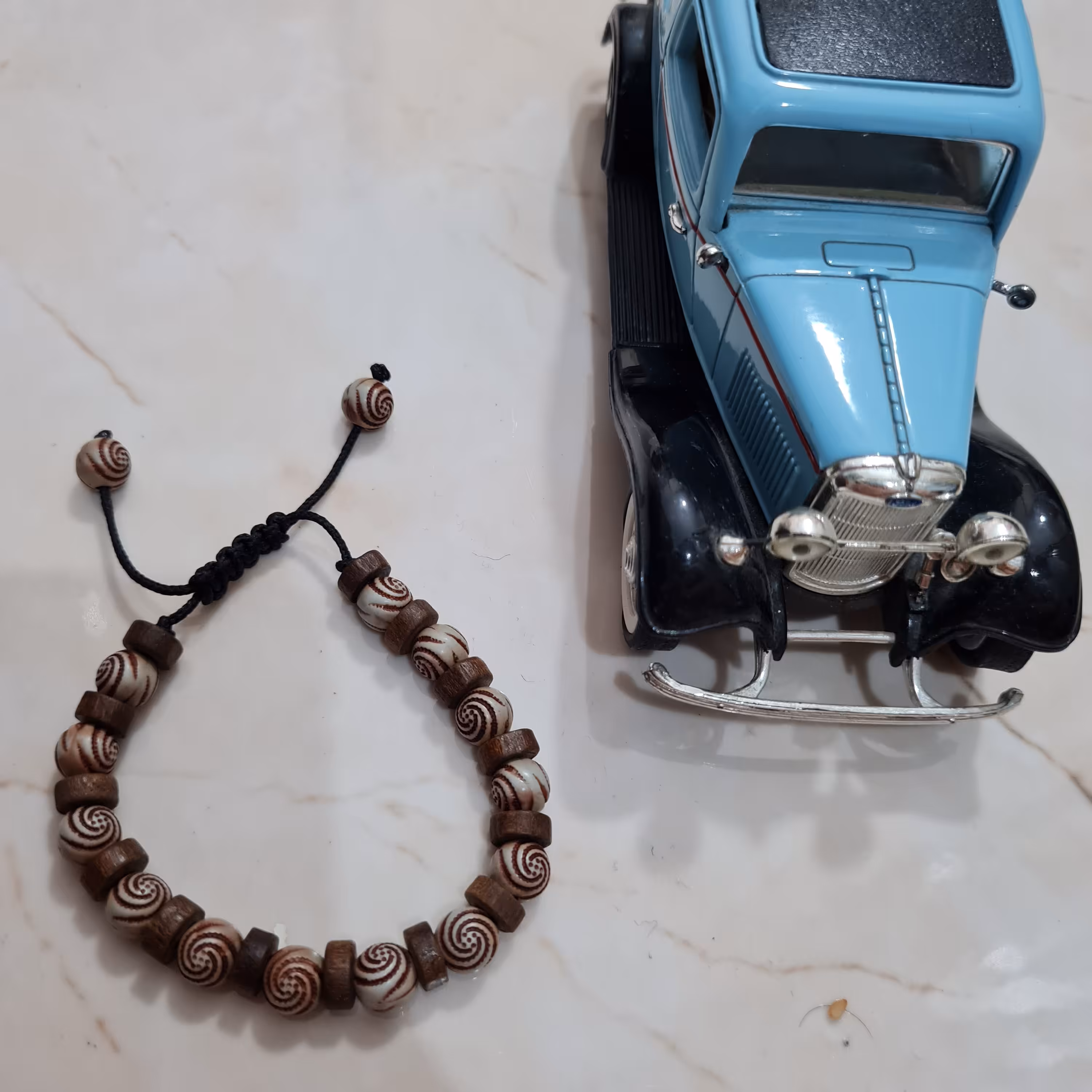 دستبند دستساز زنانه - با مهره های تراش خورده  چوبی  _ کد011