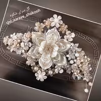 گل کریستالی مخصوص تزیین سینی پذیرایی (مگنت)، رنگ صدفی و لب طلایی، مدل لوکس.