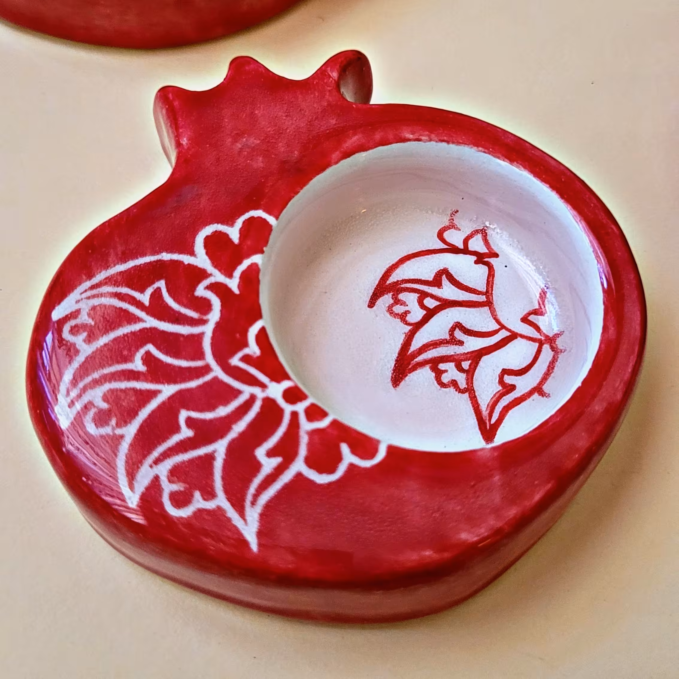 جاشمعی قرمز طرح انار سرامیکی مناسب شب یلدا