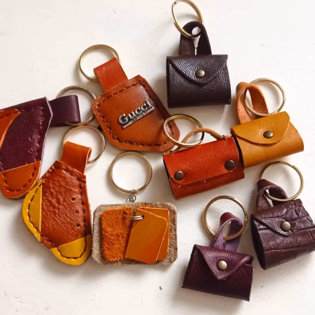 جا کلیدی های گوگولی کیف های اداری و و کفش‌های کوچولو چرم طبیعی