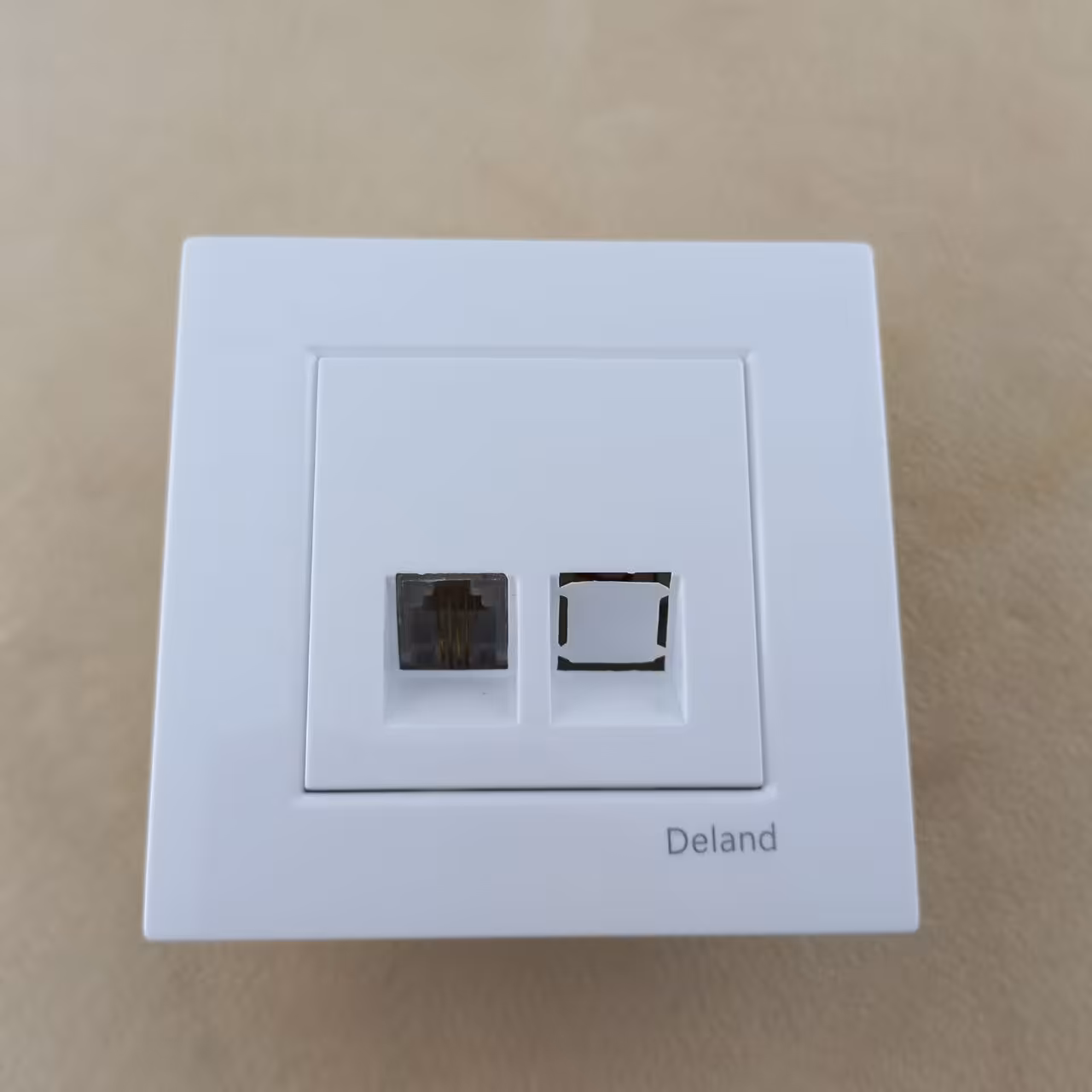 پریز تلفن برند دلند مدل آسا رنگ سفید