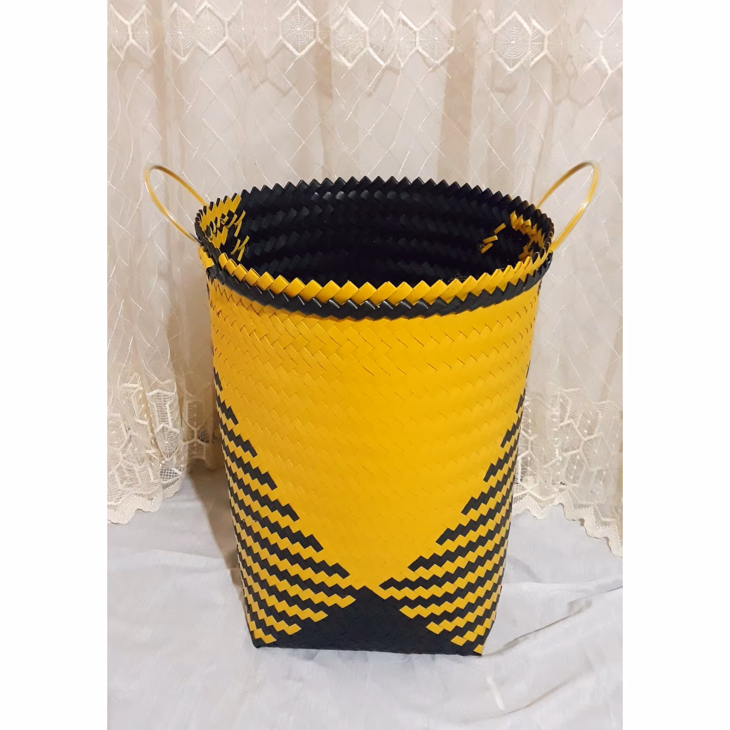 سبد لباس  چرک و نظم دهنده لباس و اسباب بازی دست بافت تسمه ای  تسمه بافی (پس کرایه)