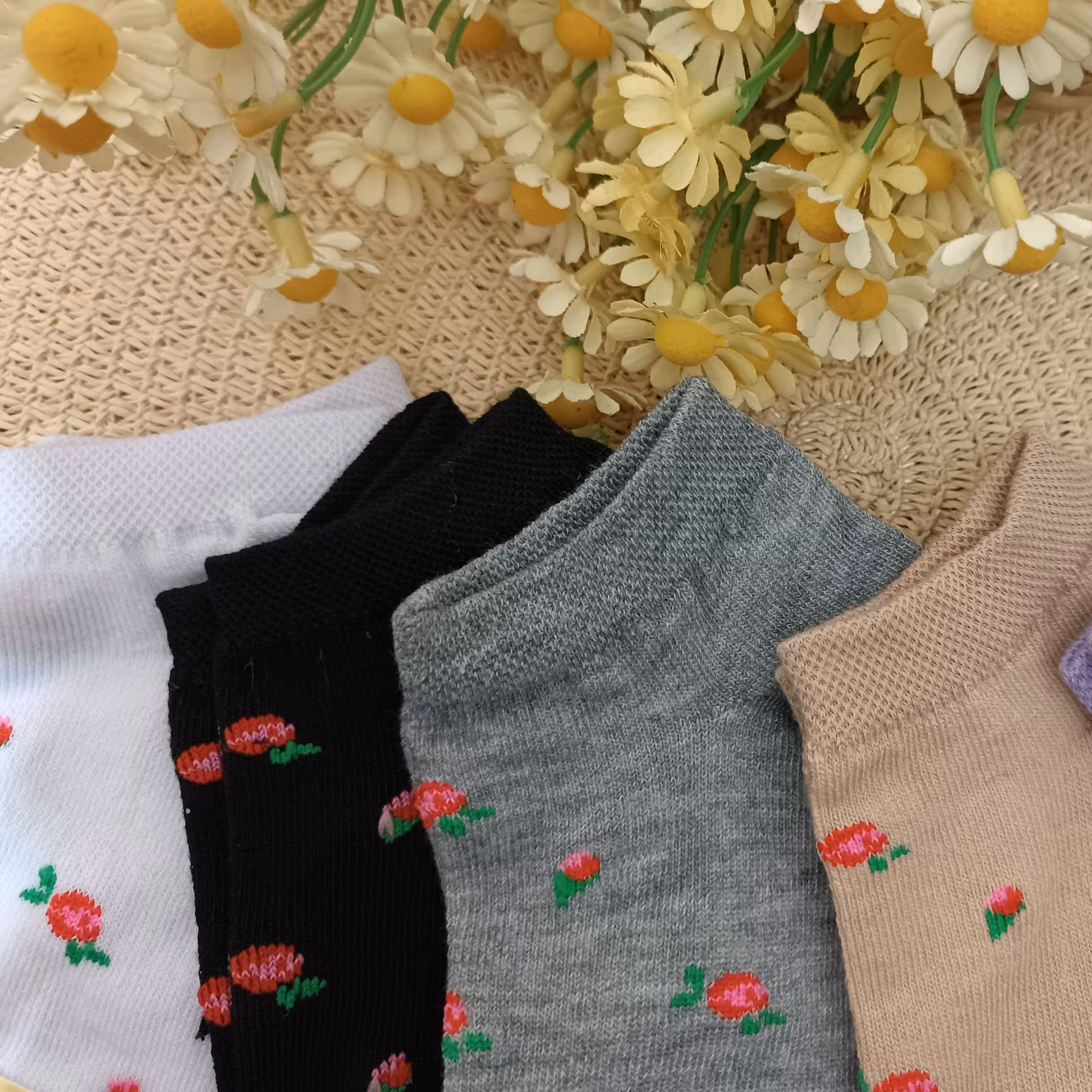 جوراب ریز گل مچی بچگانه