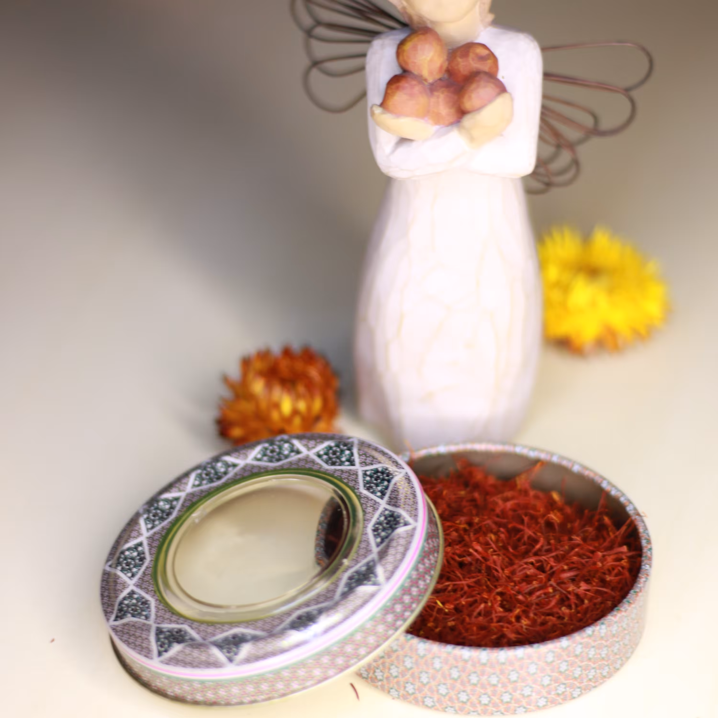 زعفران سرگل درجه یک (نیم مثقالی با ظرف خاتم)