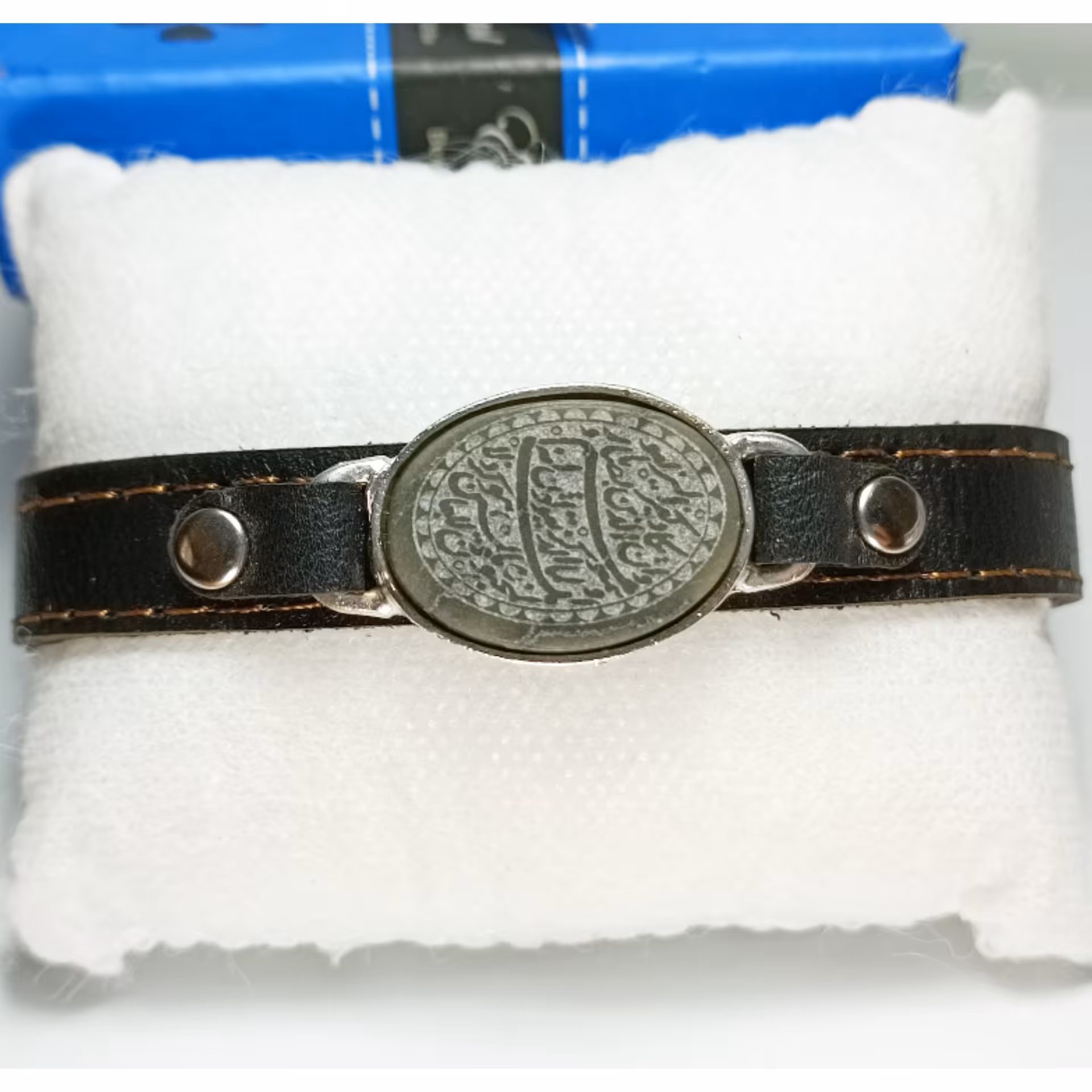 دستبند چرم طبیعی با نگین یشم خطی اصل معدنی  کد 302