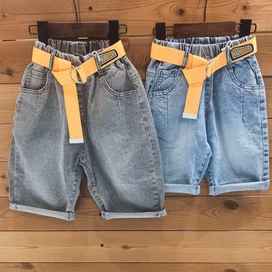 شلوارک لی کاغذی وارداتی بسیار نرم ولطیف در 5سایز وچند طرح زیبا که اصلا دخترو پسر نداره