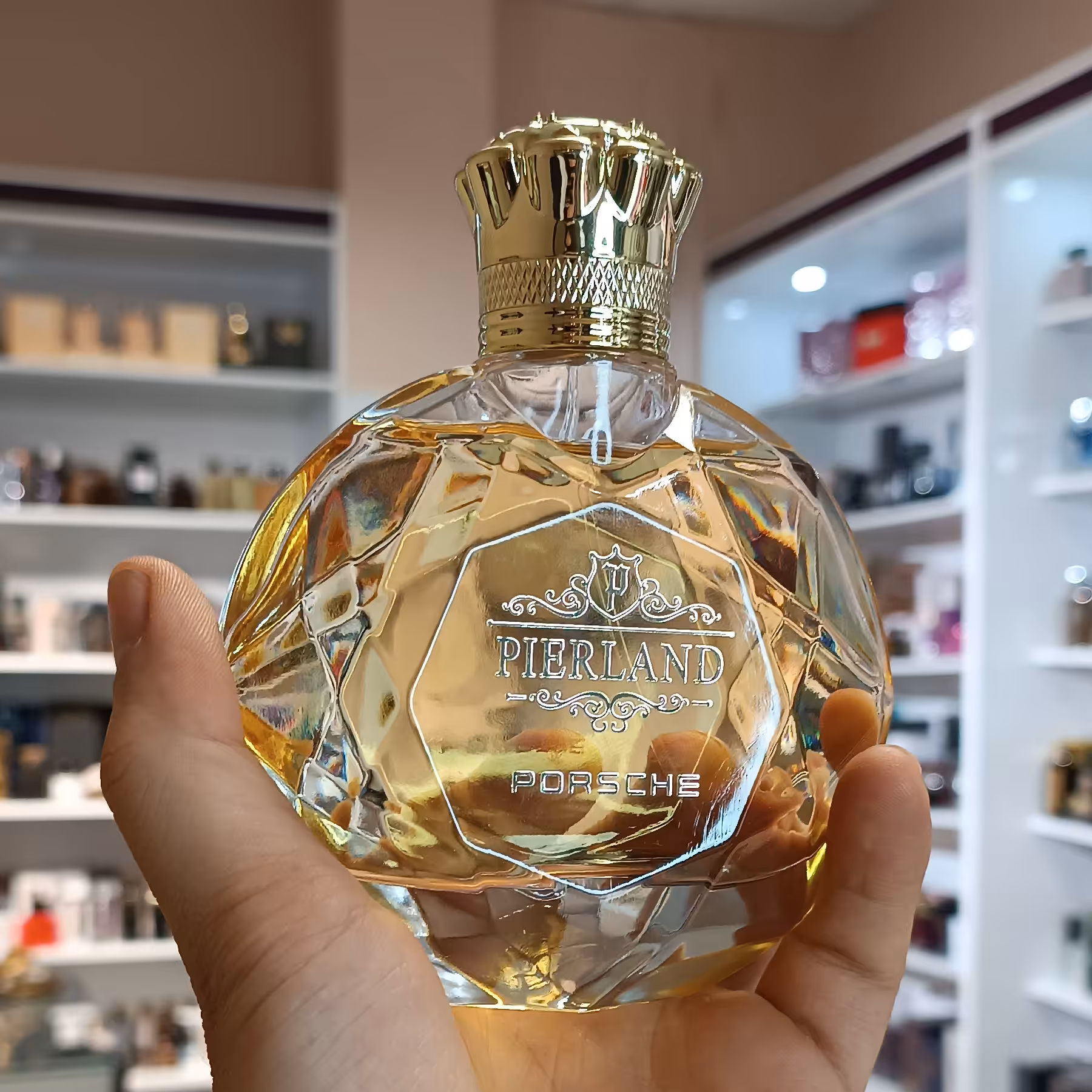 ادکلن پورشه 100 میل -  عطر و ادکلن پیرلند مشابه تام فورد توسکان لدر

   
