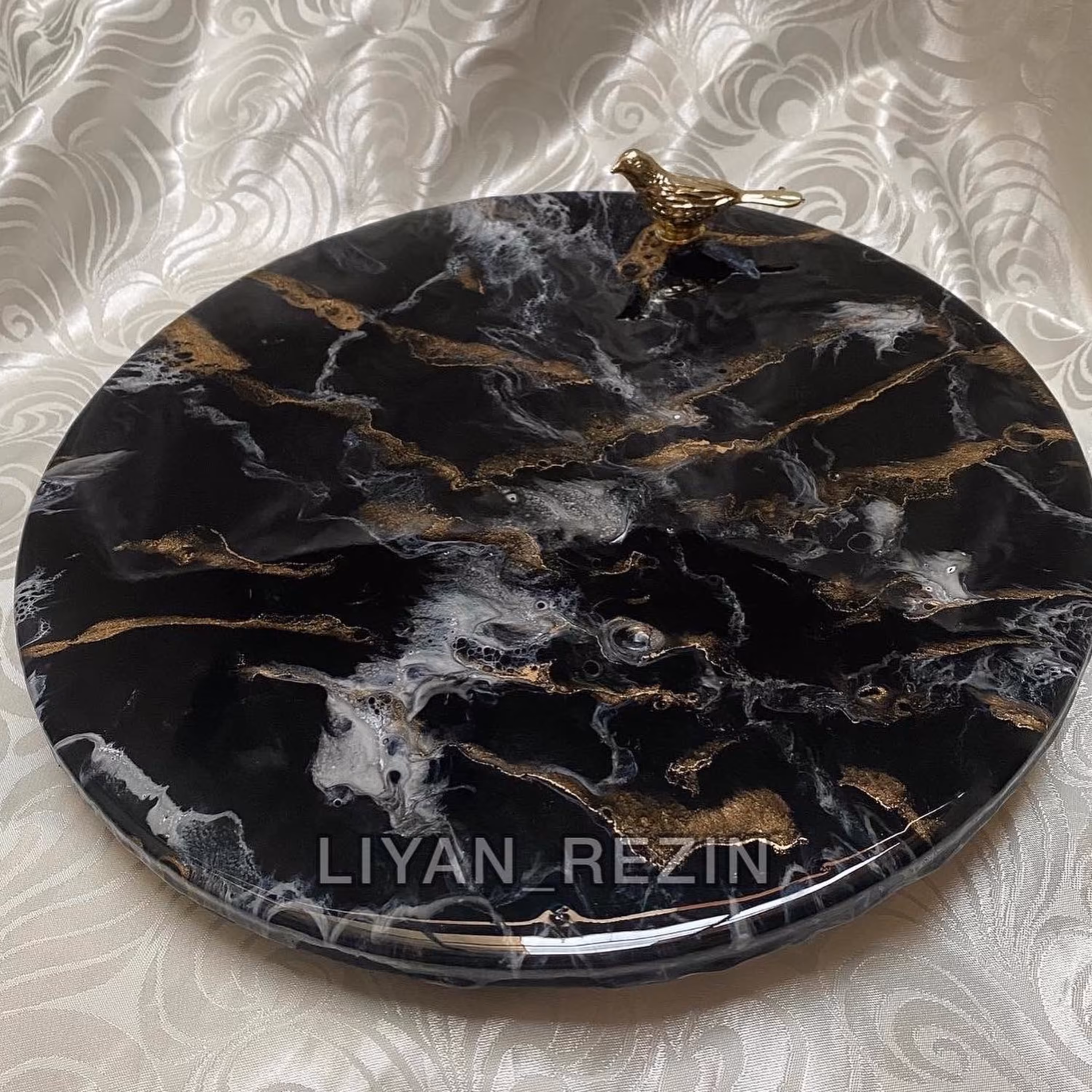 استند پذیرایی رزینی طرح سنگ پایه دار با اکسسوری