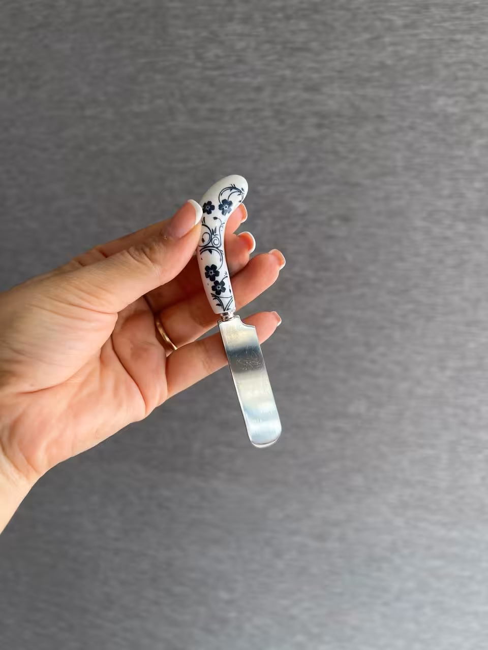 کارد کره خوری دسته سرامیکی- طرح گل سرمه ای