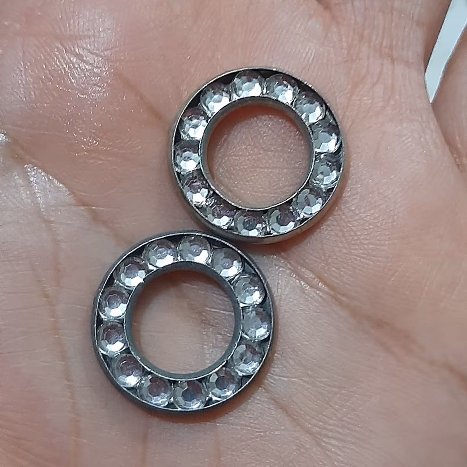 حلقه نگین دار تزیینی. دو سانتی . پک 14 عددی 