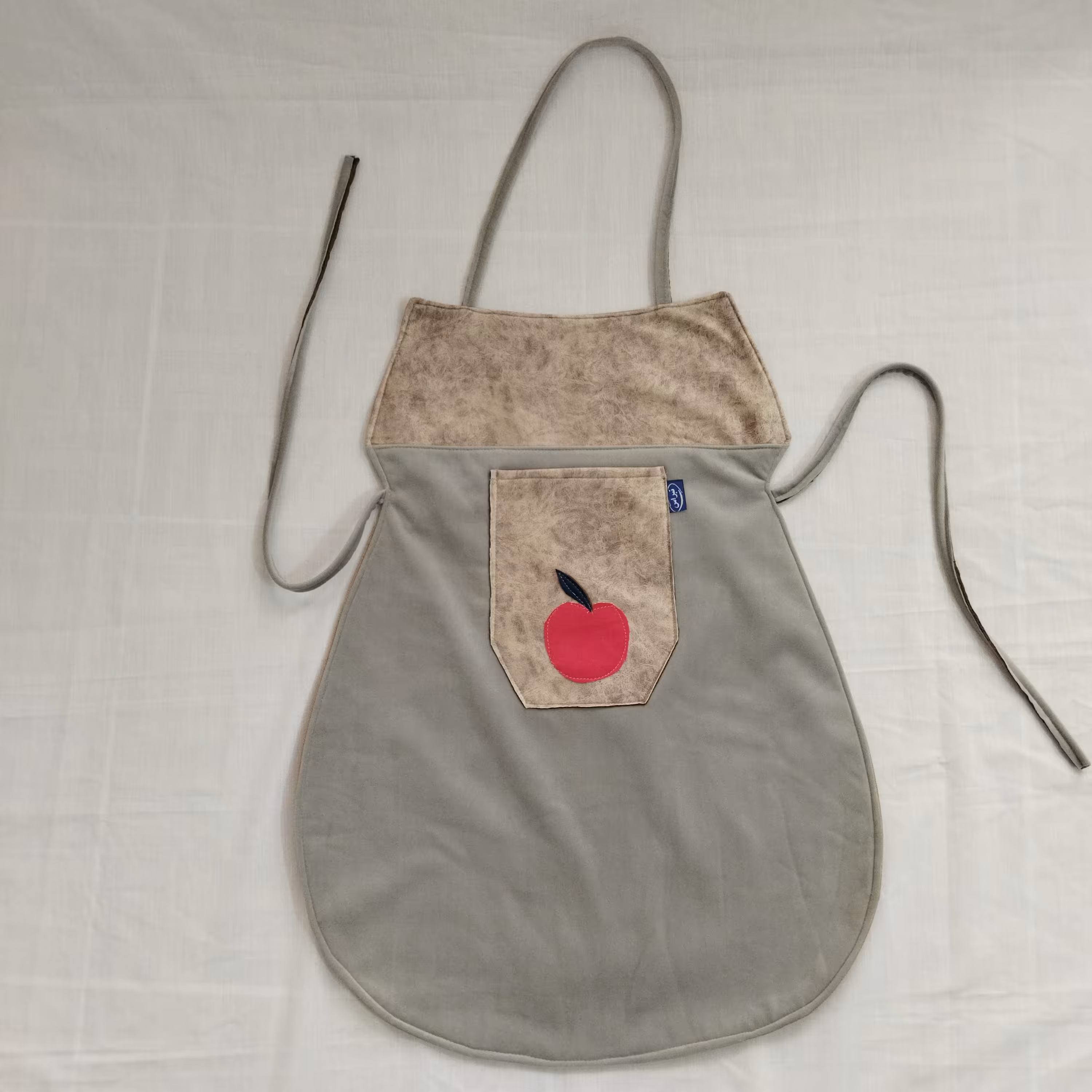 پیشبند نسوز پارچه مبلی آشپزخانه
پارچه مبلی درجه یک نسوز  تضمینی زیره  ضد آب مخصوص شستشو
 