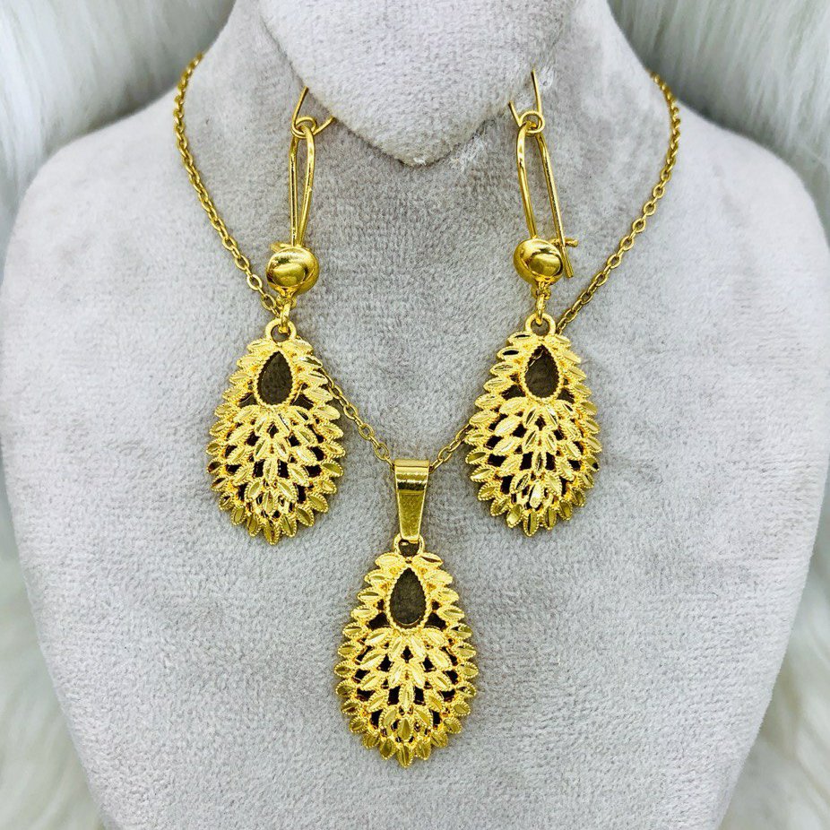 نیم ست برند fashion
کد 1330001 باارسال رایگان
