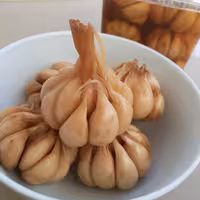 سیر ترشی خانگی 3ساله نــیــازتــ مــیــشــهــ (1200 گرم)