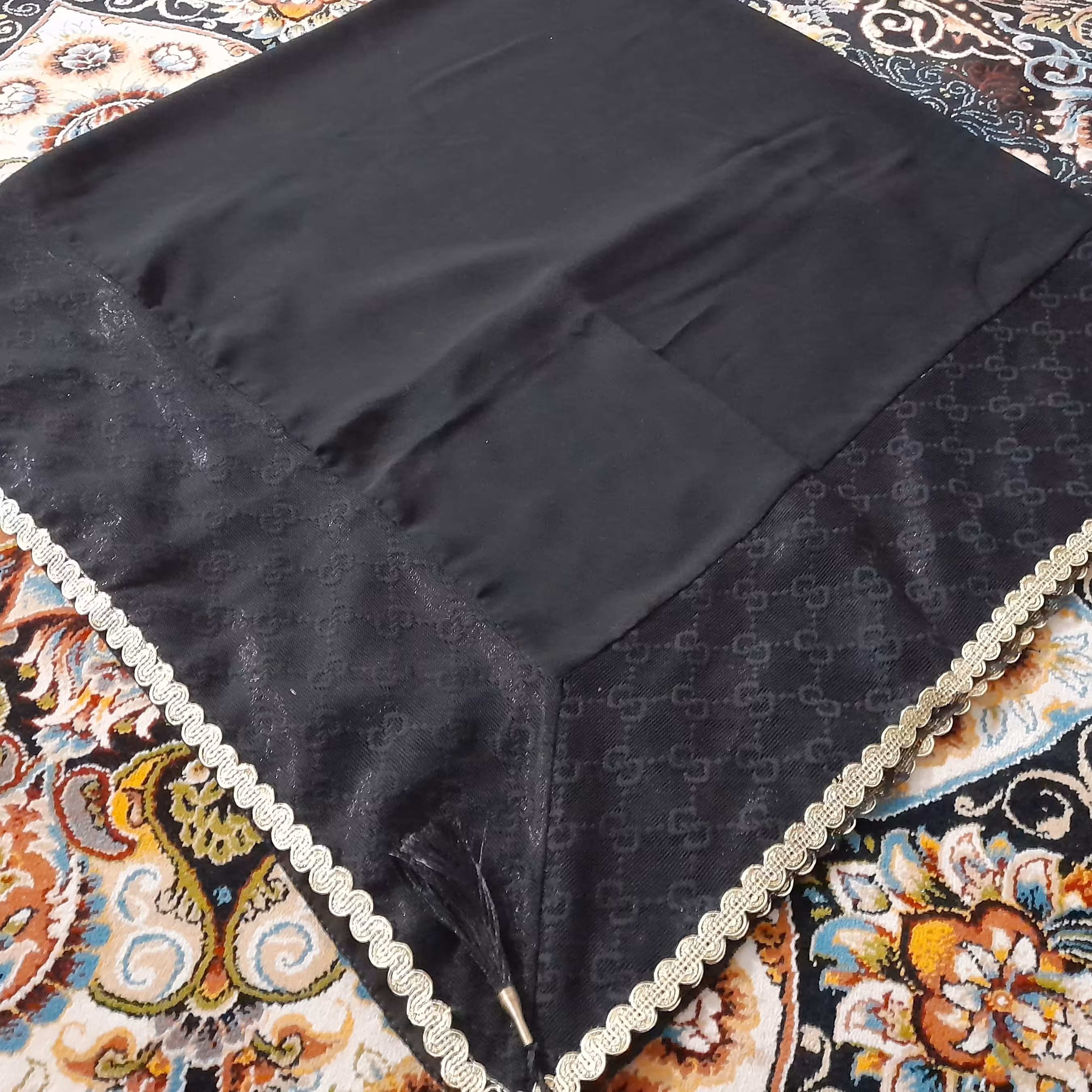 روسری مشکی کرپ منگوله دار
