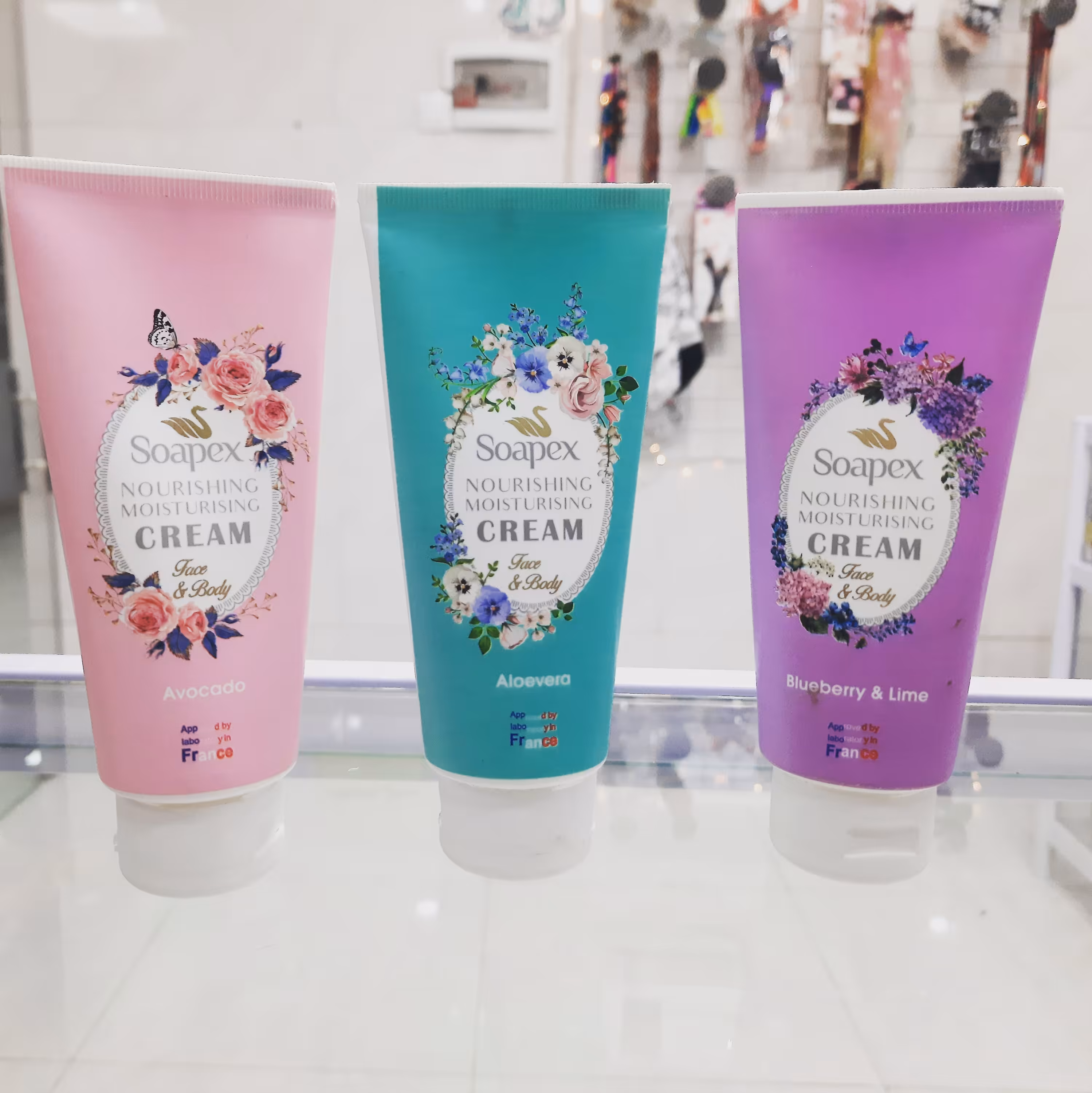 کرم مرطوب کننده و آبرسان سوپکس آبرسان قوی برای پوست های خشک