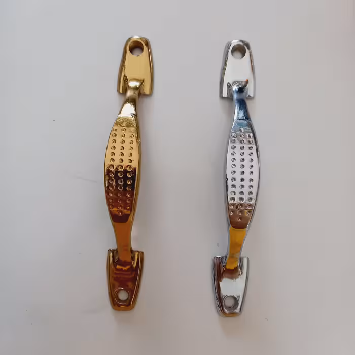 دستگیره کابینت پلاستیکی کروم و طلایی طرح فلز به همراه پیچ