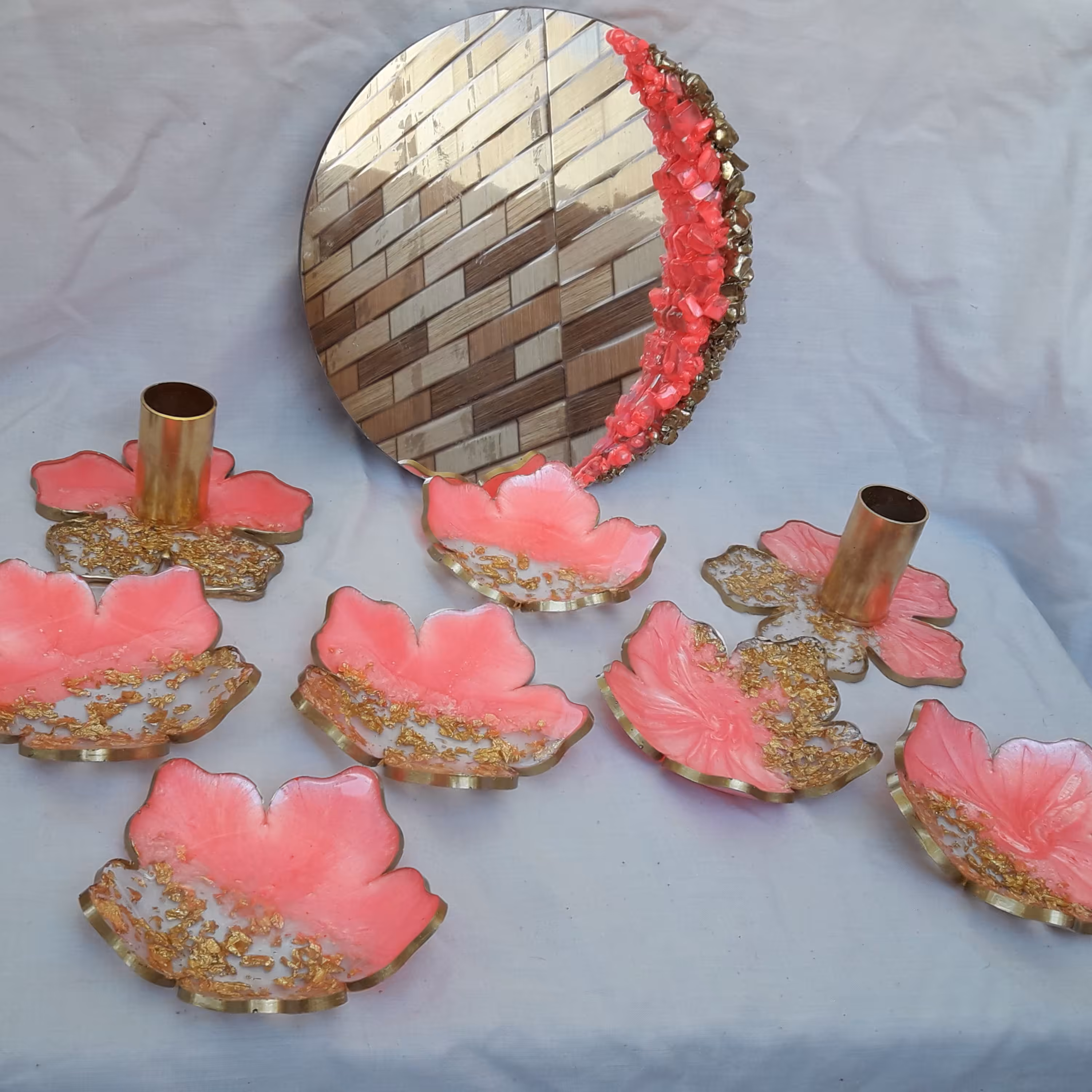 سرویس هفت سین رزینی رنگ صورتی فلورسنت همراه با آیینه طرح ژئود