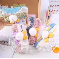 جامدادی پشمالو طرح اردک  رنگ سبز  جامدادی دخترانه 