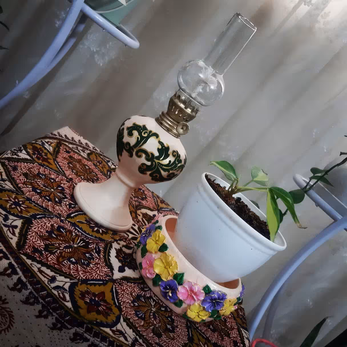 چراغ نفتی نقاشی شده مناسب برای دیزاین منزل و هدیه ای منحصر به فرد برای عزیزانتان