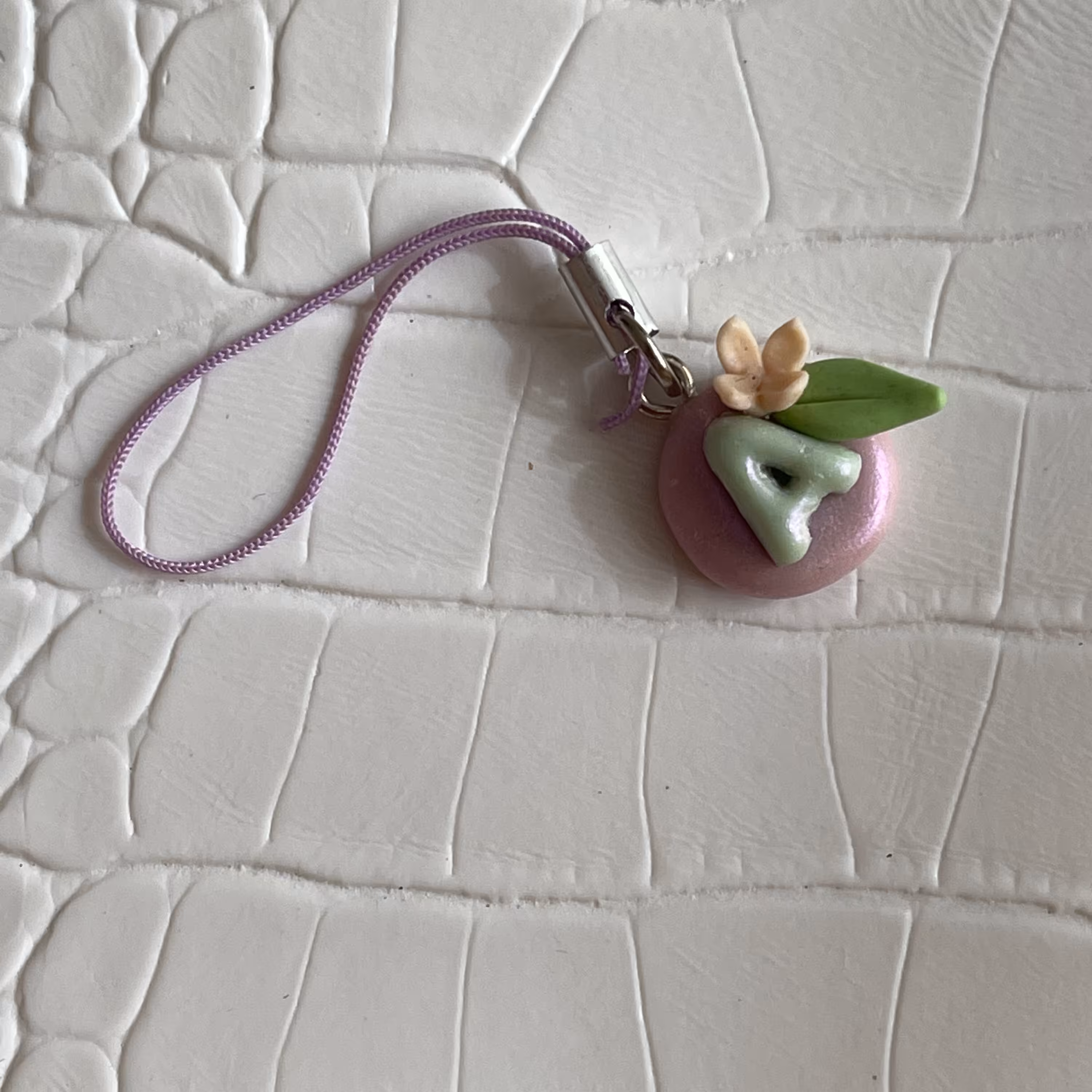 آویز گوشی و خودرو و فلش طرح حروف انگلیسی