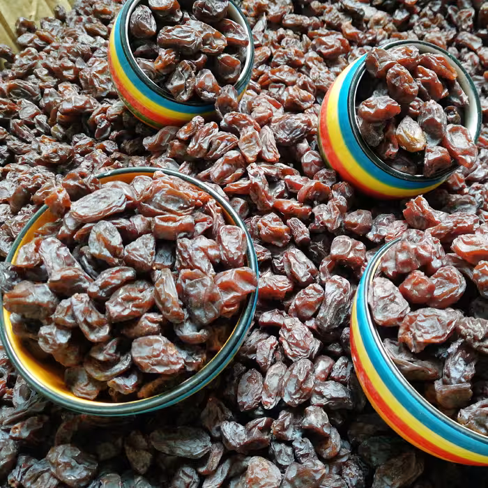 مویز رجبی اعلا. یک ونیم کیلویی