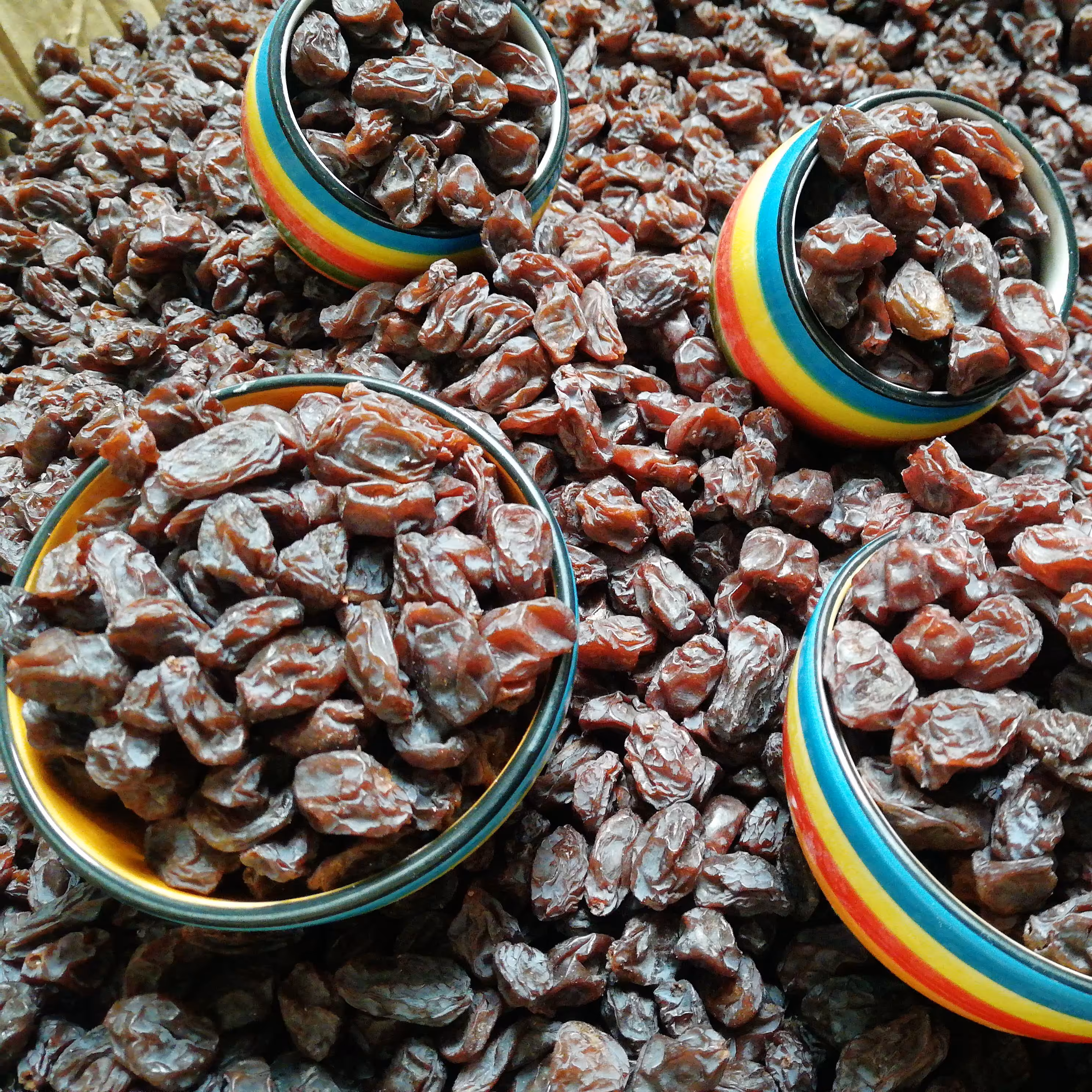 مویز رجبی اعلا. یک ونیم کیلویی