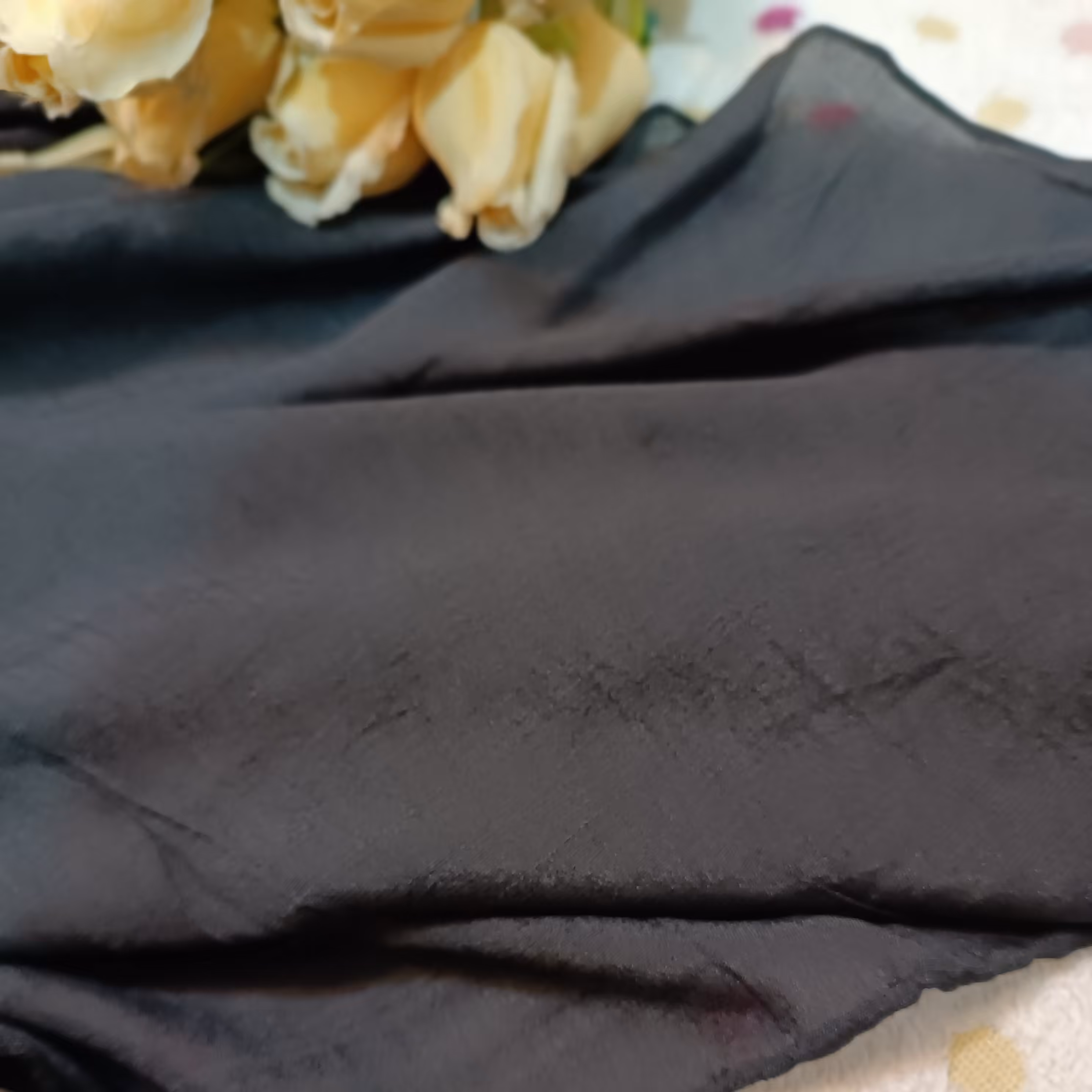 روسری مشکی کرپ اسلپ  بافت دار قواره 140 زنانه