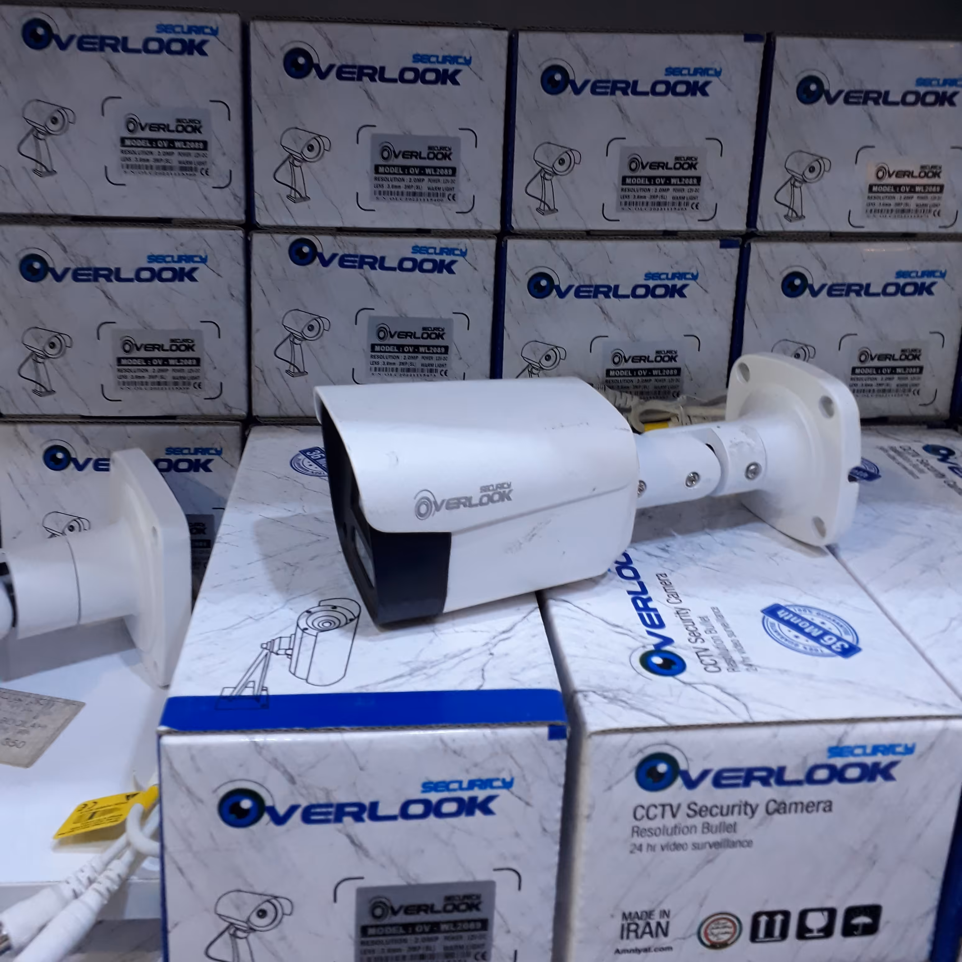 دوربین مداربسته کیفیت 2 مگاپیکسل وارم لایت دید شب رنگی ضد آب  ضربه دوسال گارنتی