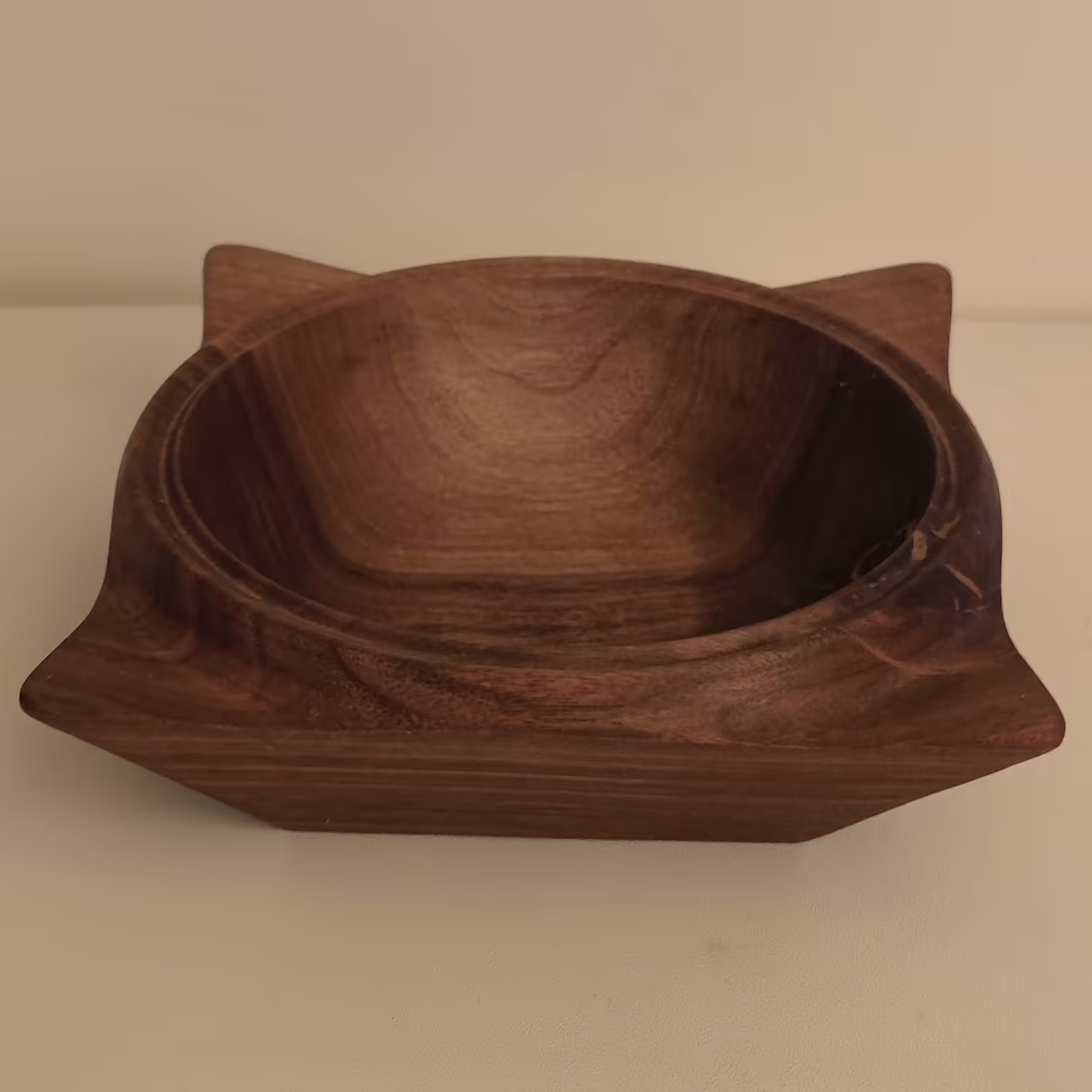 ظرف چوبی گردو خراطی شده با فرم مربع آب گریز شده توسط روغن گیاهی خارجی 