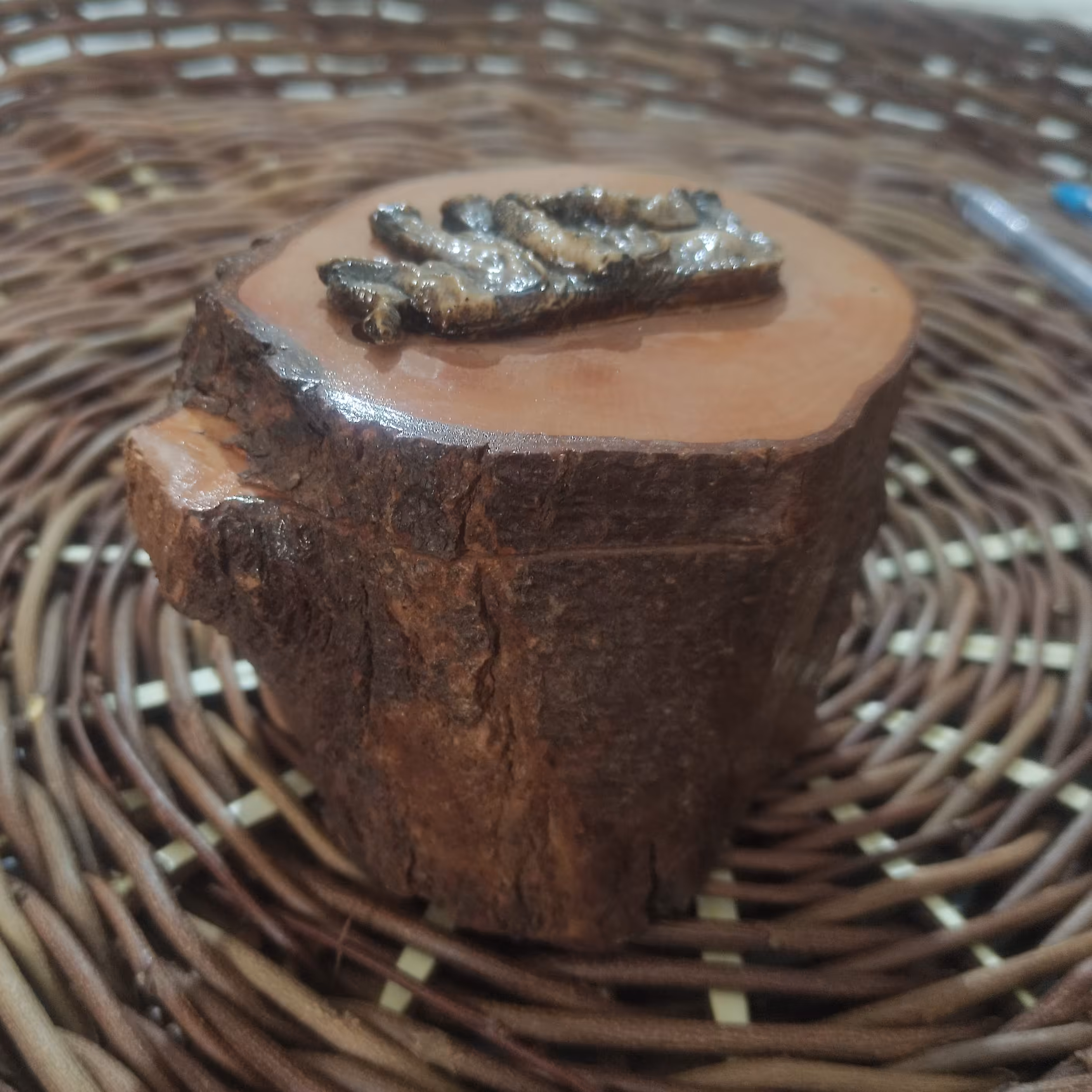 جا جواهری براق  چوبی در دار  