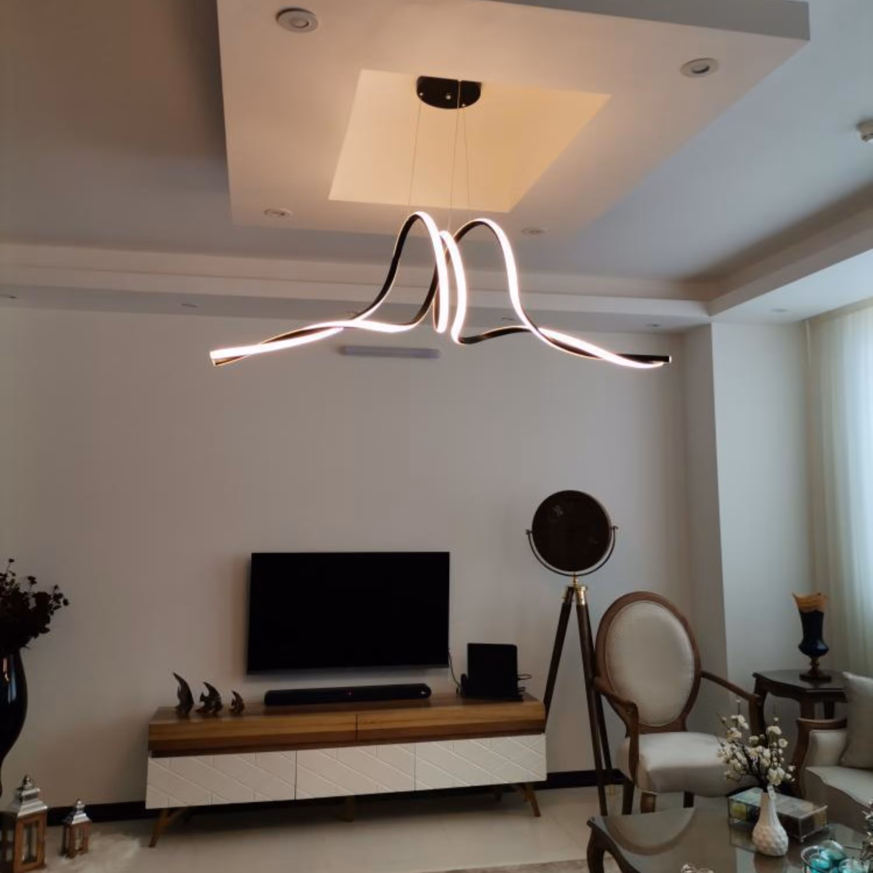 لوستر هوشمند مدرن vip اپ موبایل چهارحالته با ریموت و دیمر طرح مارپیچ