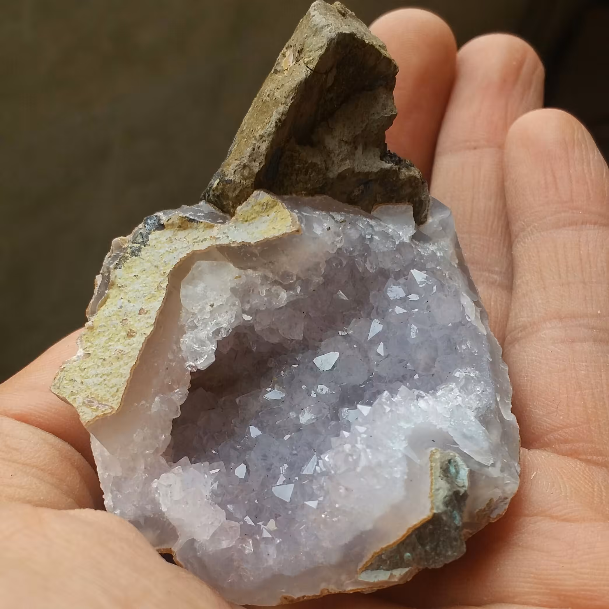 سنگ راف آمیتیس پر بلور درشت خارق العاده بسیار زیبا دیدنی کاملا طبیعی شااهکار رخلقت 