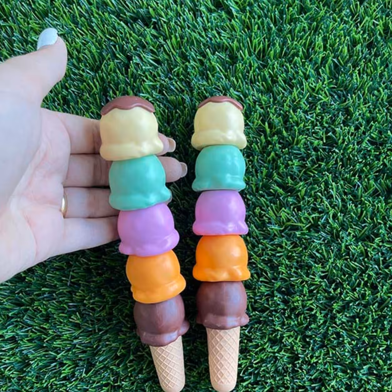 هایلایتر بستنی قیفی محصولات پوست مهتا