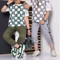 ست جذاب و خوشگل اسپورت بچگانه تیشرت شلوار کتان کاغذی مام اسلش جنس نخ پنبه لاکرا عالی مناسب حدود سنی 5 تا 11 سال 