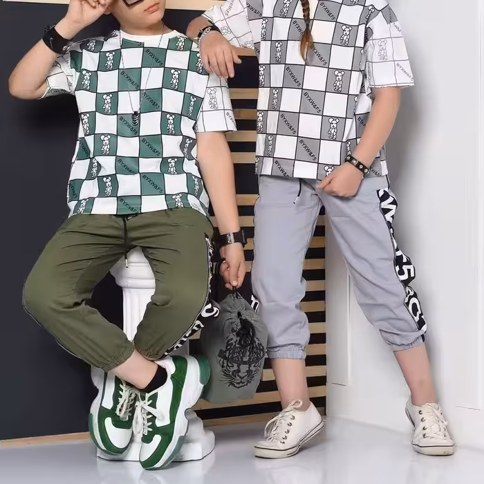 ست جذاب و خوشگل اسپورت بچگانه تیشرت شلوار کتان کاغذی مام اسلش جنس نخ پنبه لاکرا عالی مناسب حدود سنی 5 تا 11 سال 