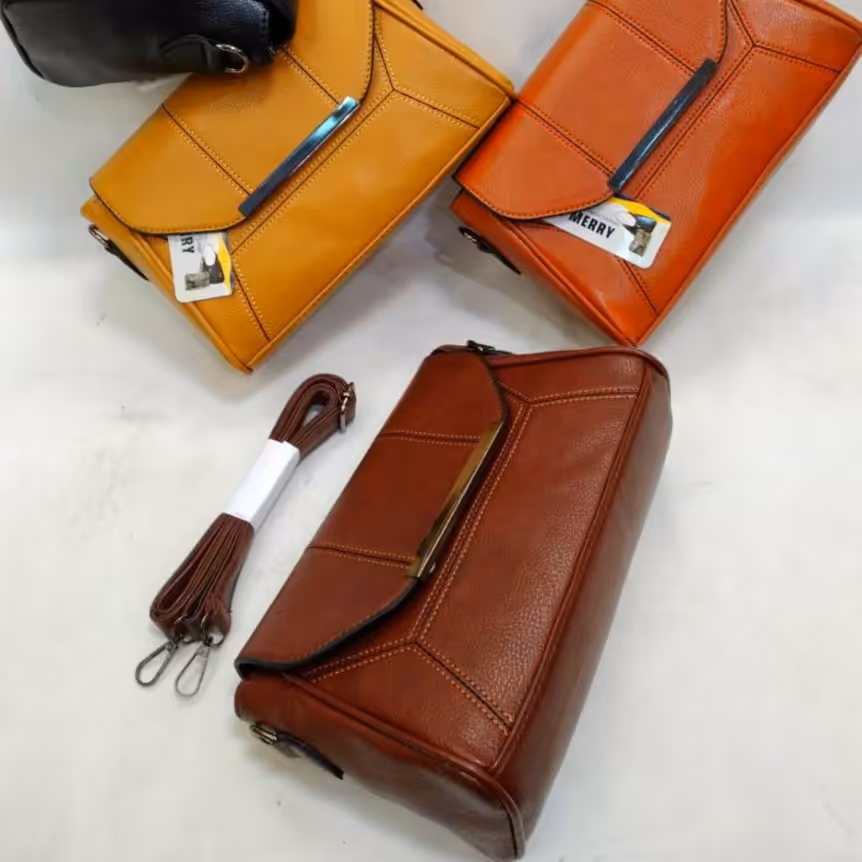 کیف زنانه پاسپورتی سرخانه لبه زه 