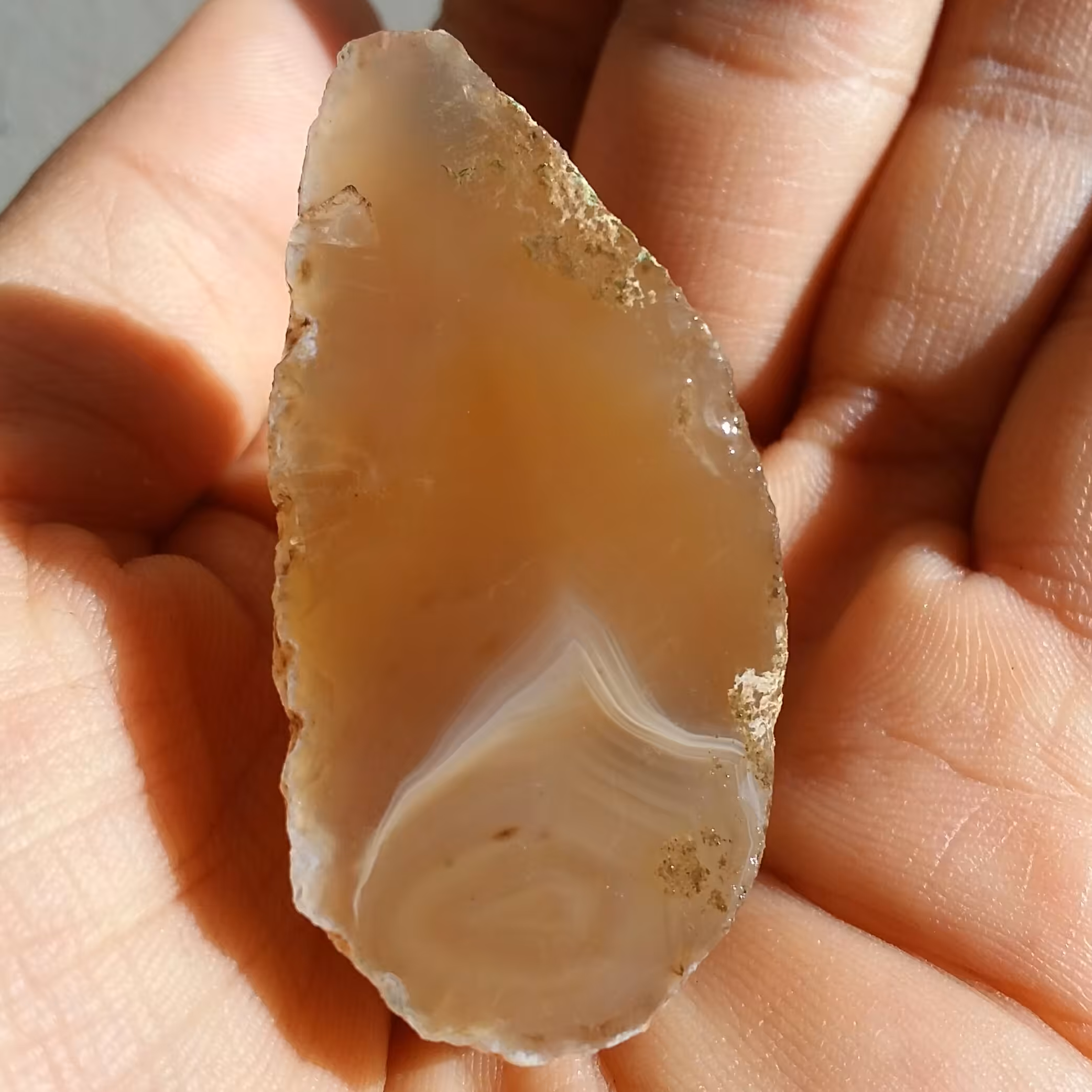 سنگ راف عقیق عسلی محشر 
خارق العاده 100 در صد طبیعی شاهکار خلقت بی نظیر
تکرار نشدنی