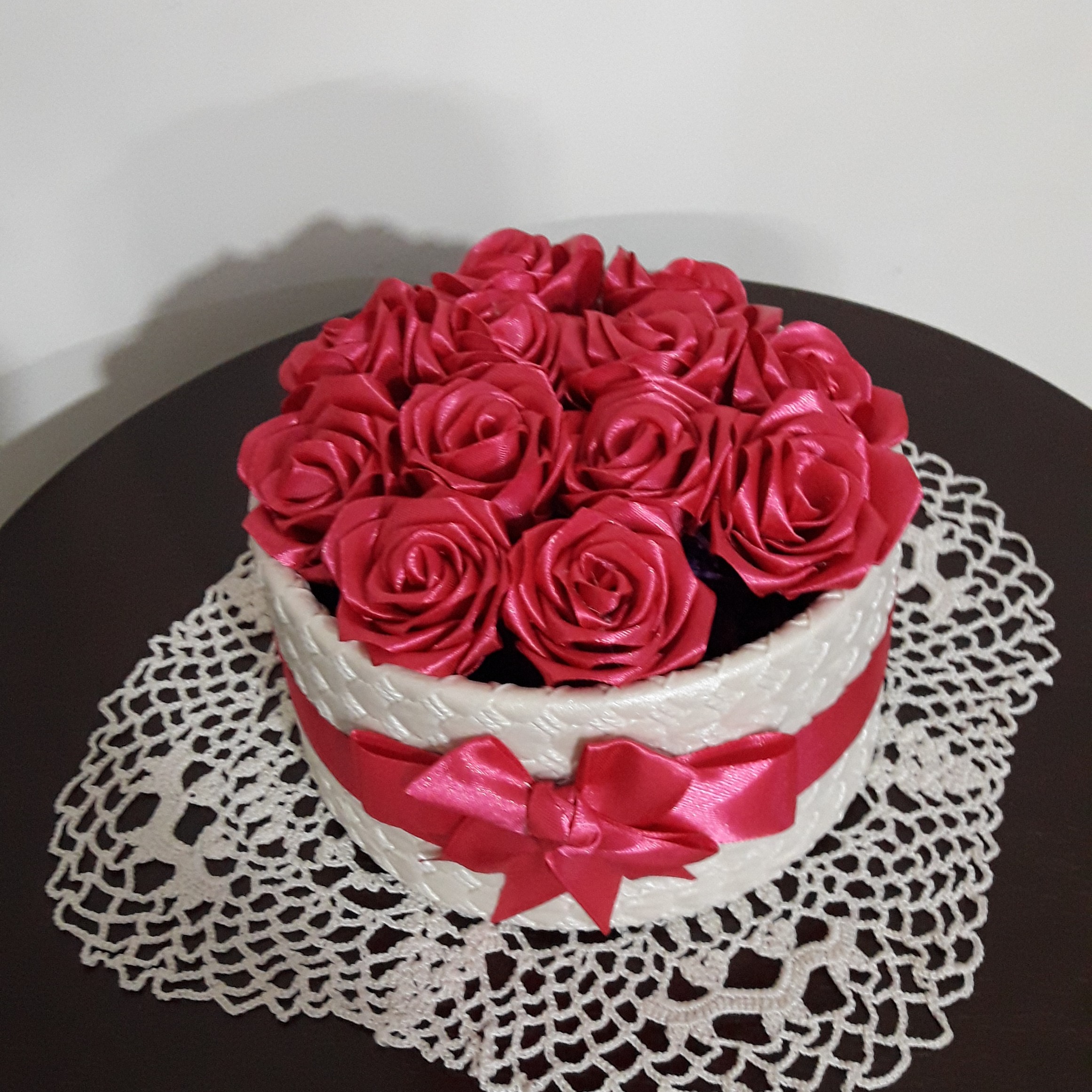 باکس هدیه گل گرد سایز متوسط مناسب برای تولد چشم روشنی ولیمه ولنتاین
