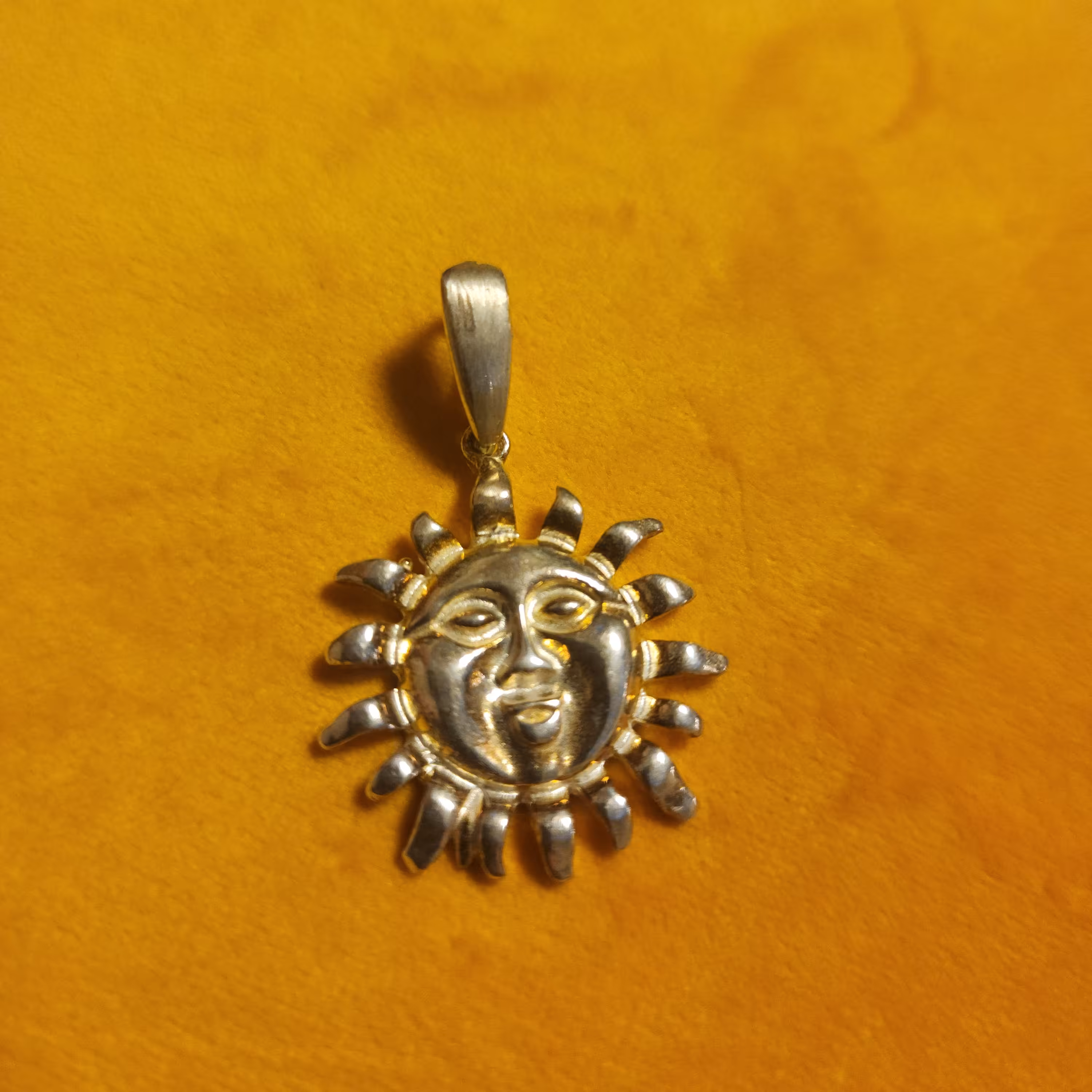 تو گردنی نقره                            