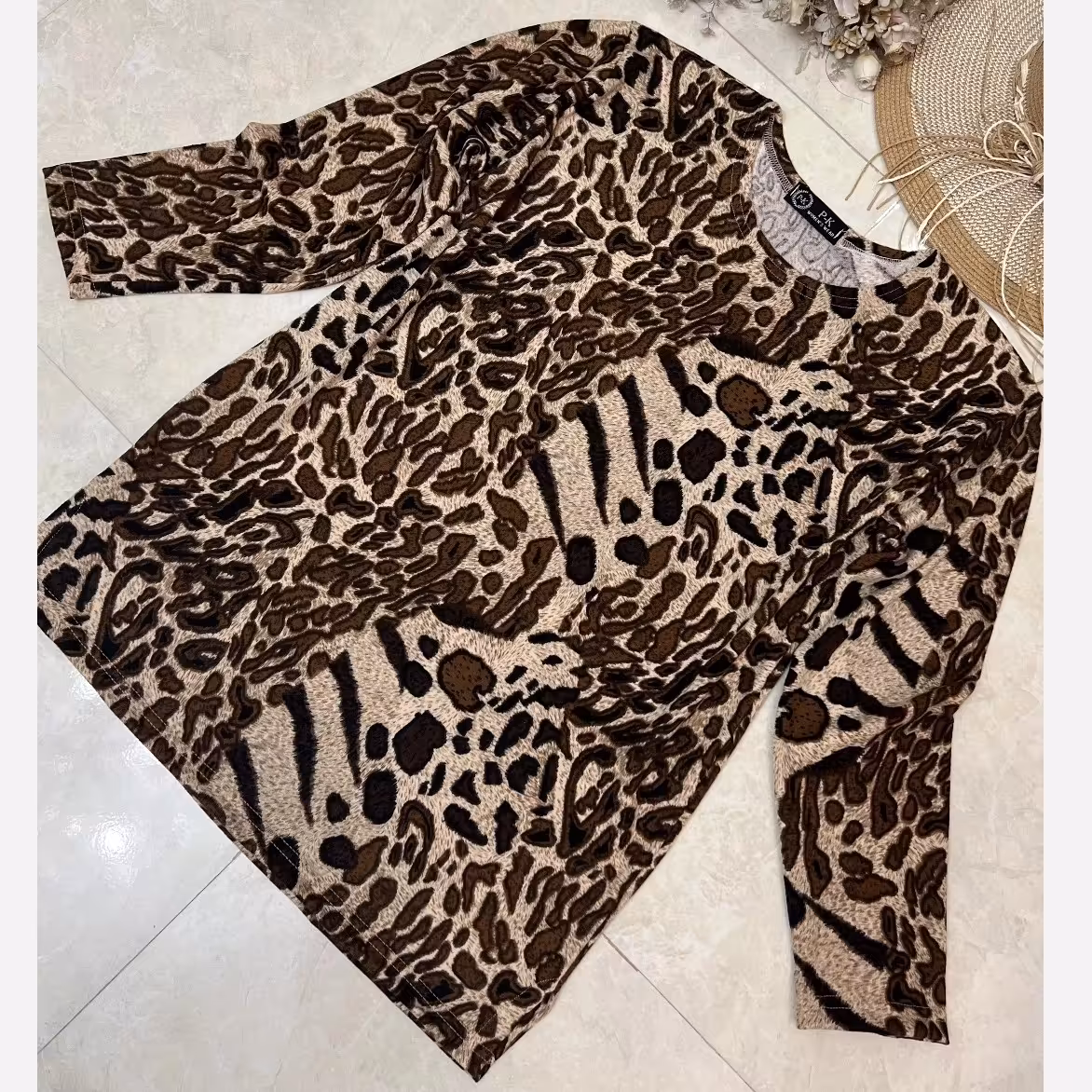 بلوز زنانه  موهر پلنگی فری سایز 46تا52 هست  