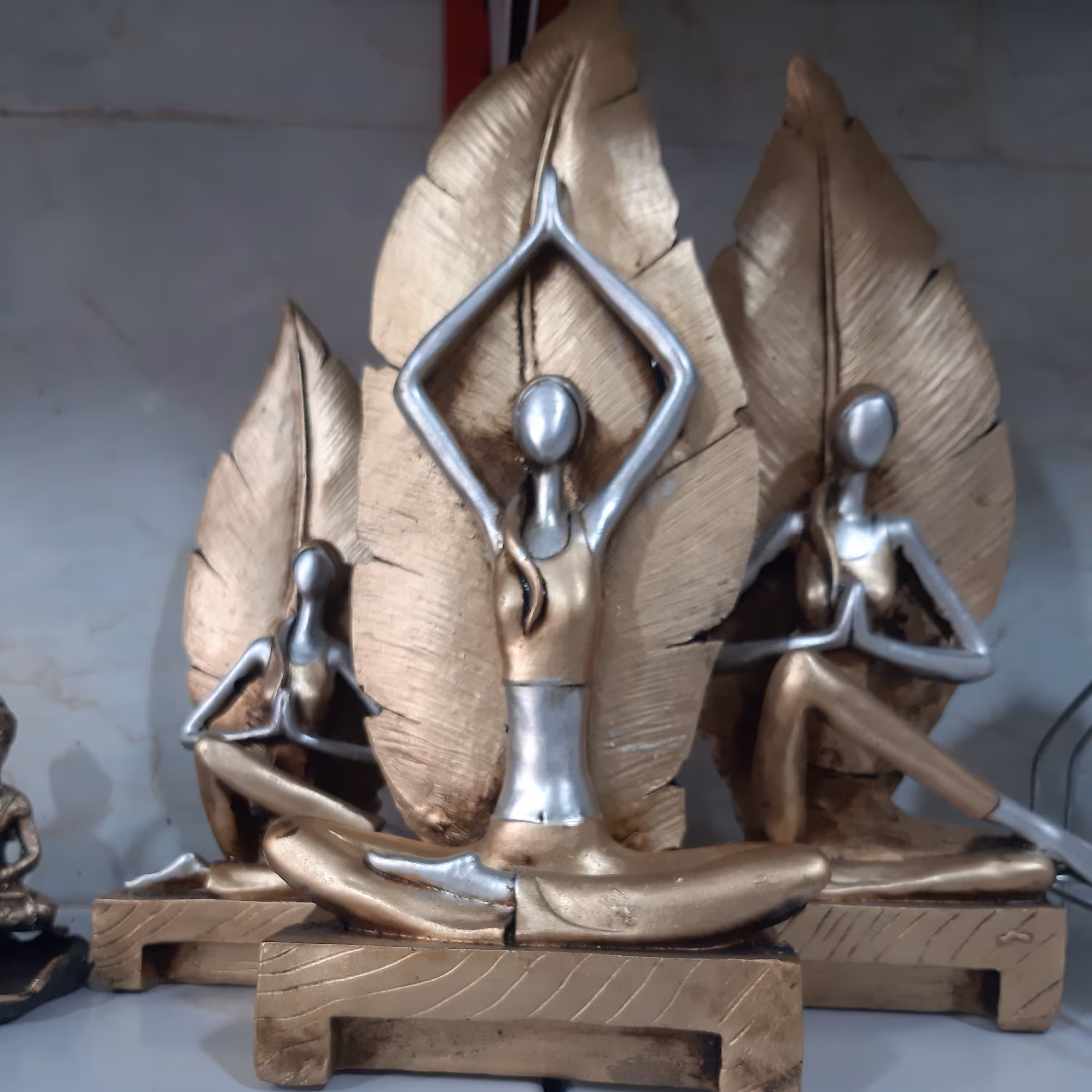 یوگا برگی سه سایز ،طراحی عالی و با کیفیت ،ترکیب رنگ سیلورو طلایی ،جنس پلی رزین